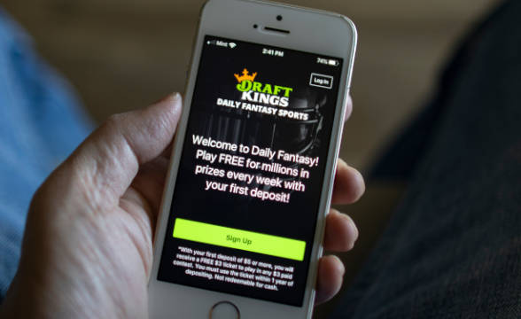 DraftKings, Bay Mills Celebrate New Sportsbook