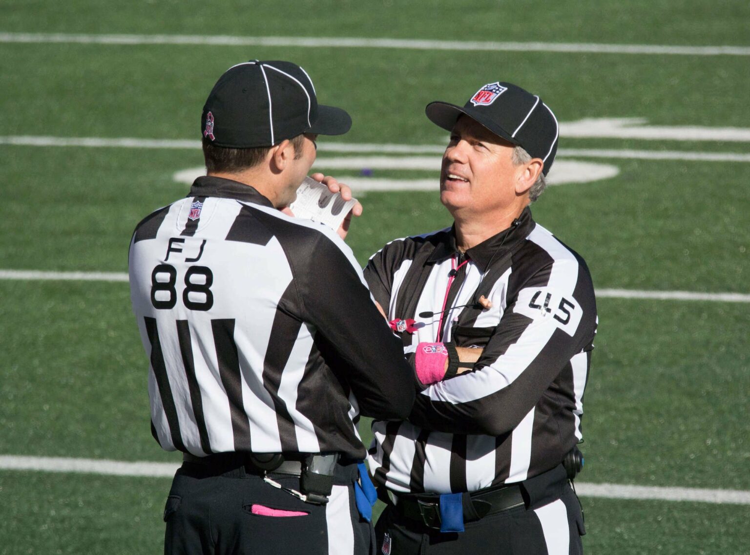 How Much Do NFL Refs Make? Football Officials’ Salaries Eponarescue