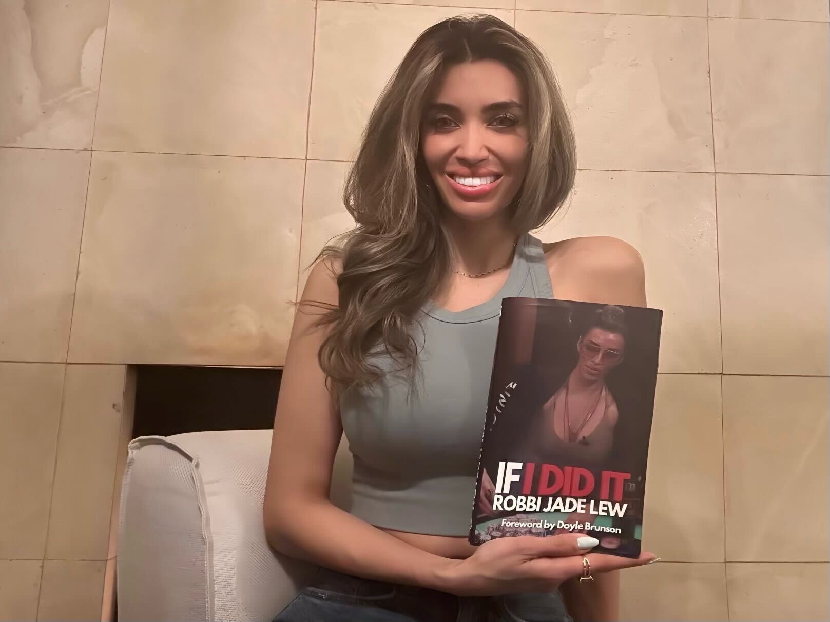 Robbi Jade Lew Releases "If I Did It" Book Addressing J4 Cheating Allegations