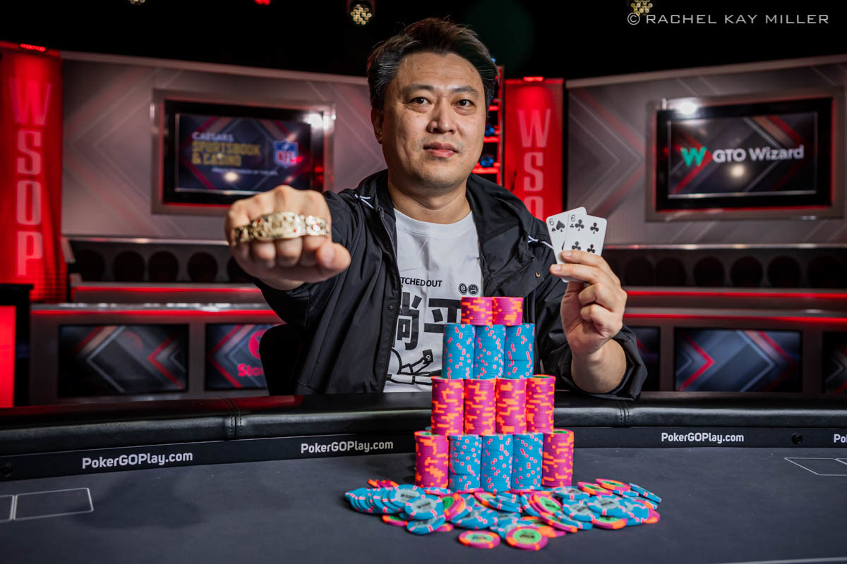 "I've Got It!" Qiang Xu Wins First Bracelet in $800 Deepstack ($339,033)