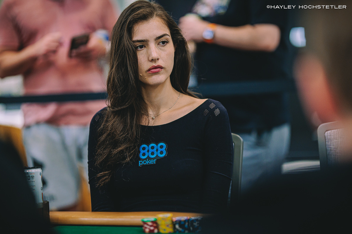 Alexandra Botez & 888poker Ambassadors Make Day 2 of Main Event